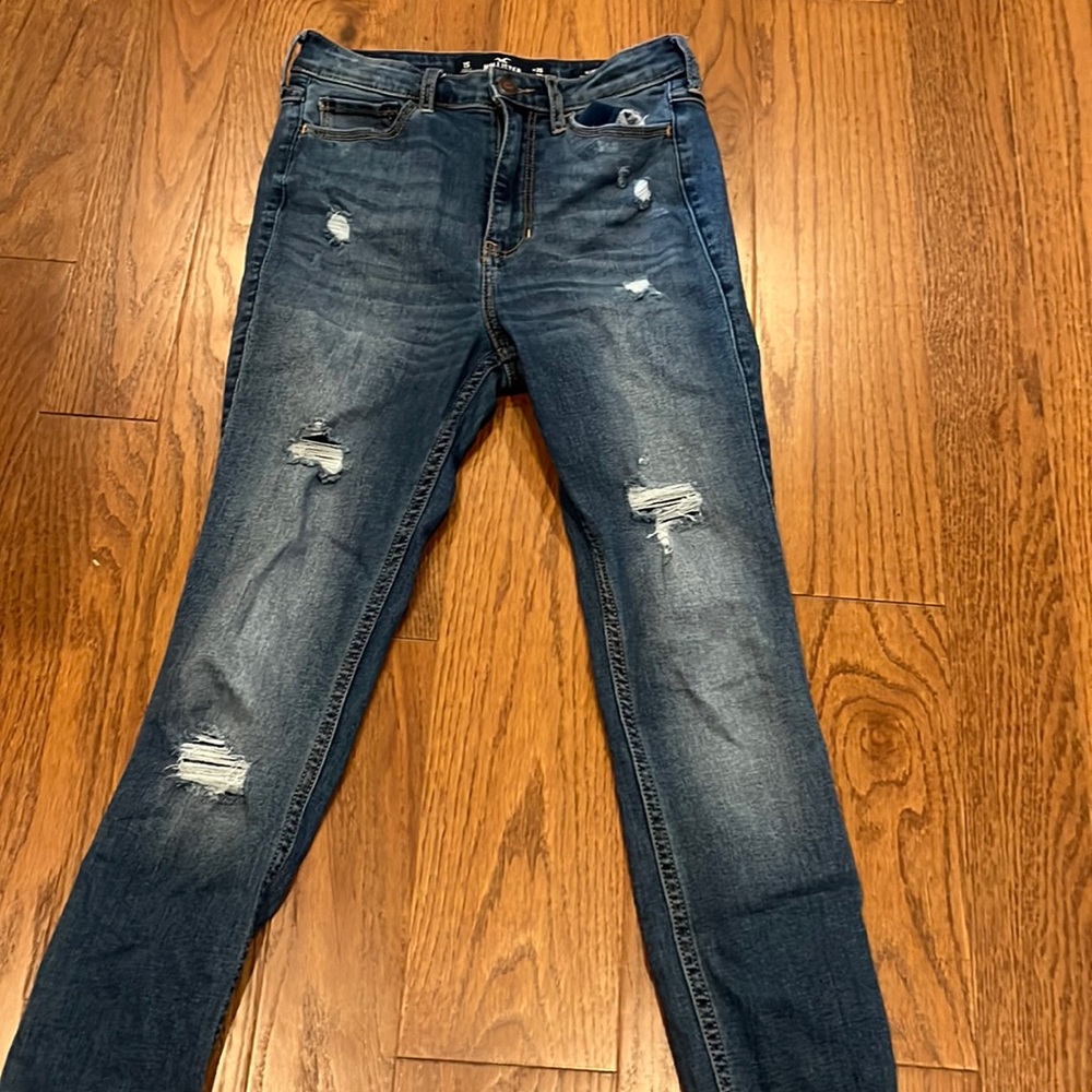 Hollister ripped skinny jeans